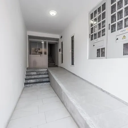 & Natural Light 2bdr Private Parking Διαμέρισμα *