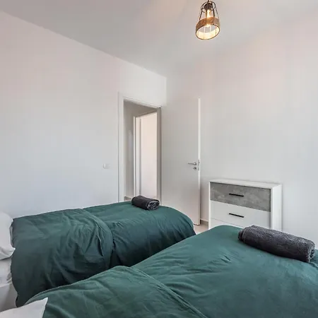 & Natural Light 2bdr Private Parking Διαμέρισμα *