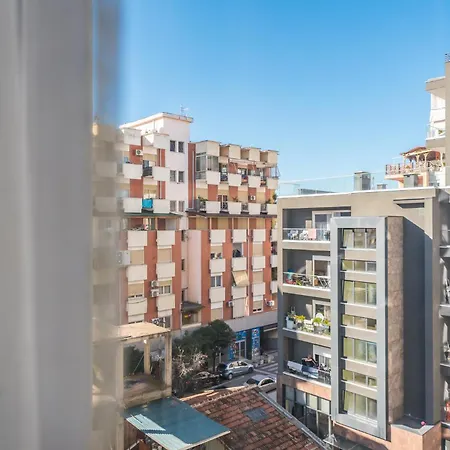 & Natural Light 2bdr Private Parking