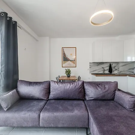 Διαμέρισμα & Natural Light 2bdr Private Parking