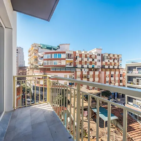 & Natural Light 2bdr Private Parking