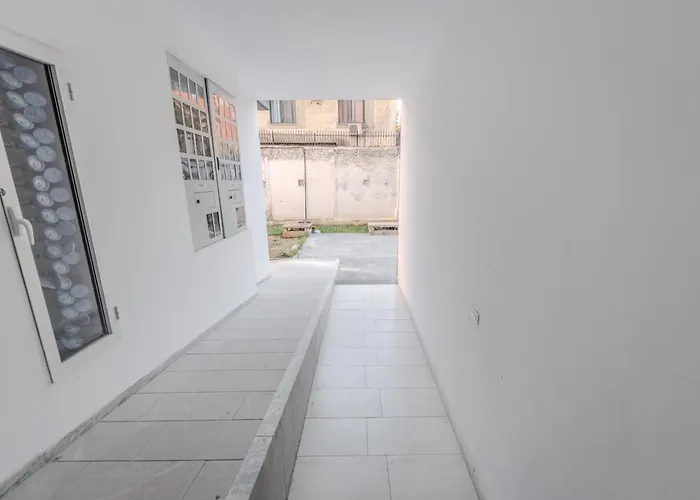 & Natural Light 2bdr Private Parking Διαμέρισμα Τίρανα