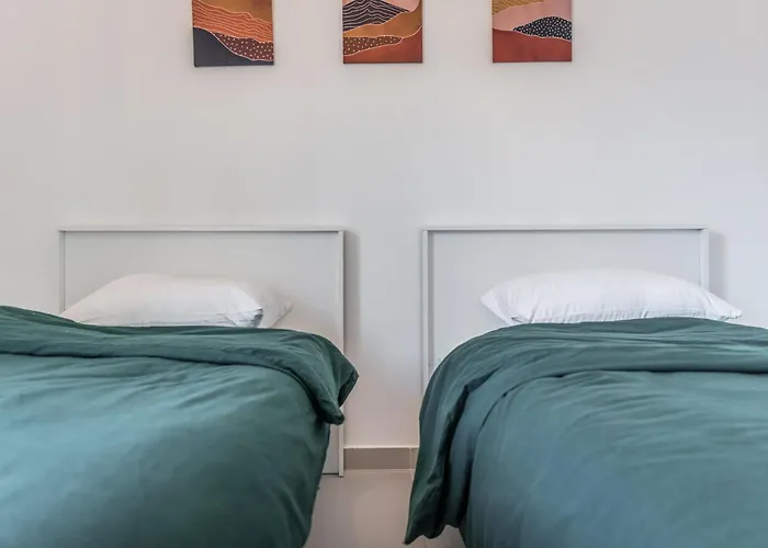 & Natural Light 2bdr Private Parking Τίρανα