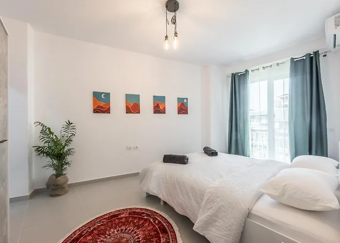 Διαμέρισμα & Natural Light 2bdr Private Parking