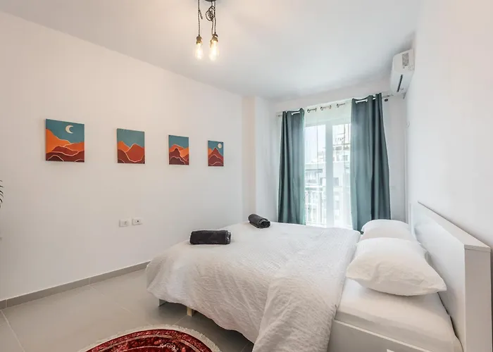 Διαμέρισμα & Natural Light 2bdr Private Parking *