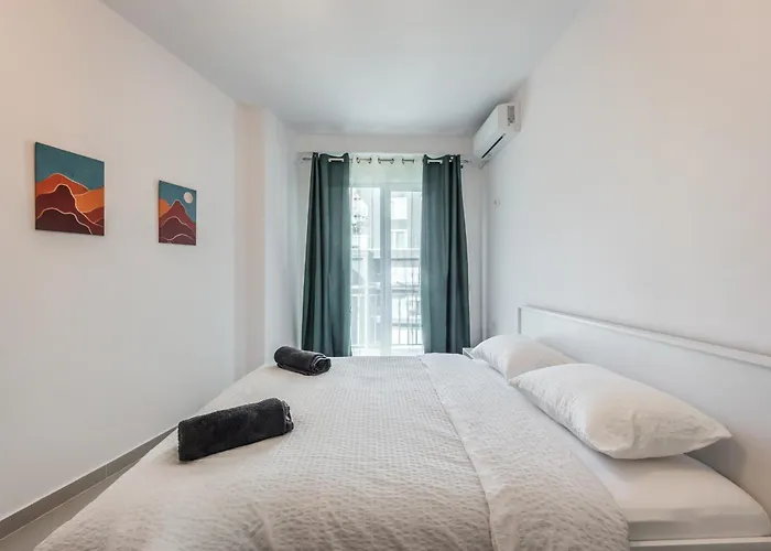 Διαμέρισμα & Natural Light 2bdr Private Parking