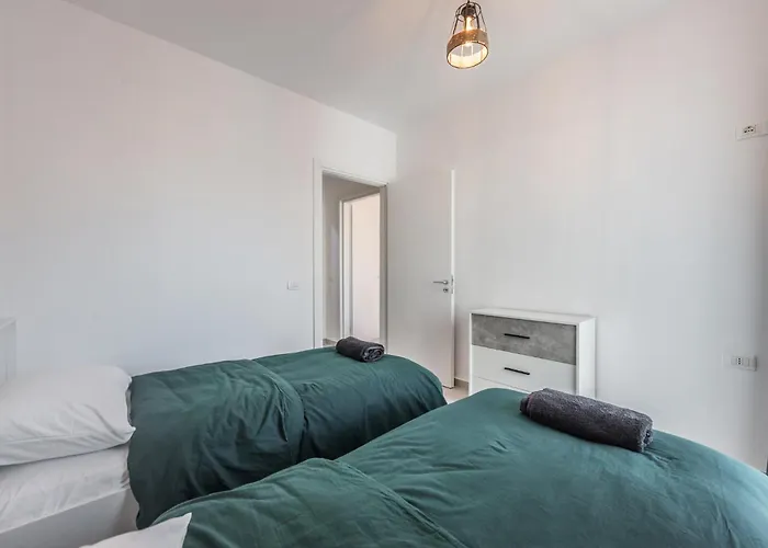 & Natural Light 2bdr Private Parking Διαμέρισμα *