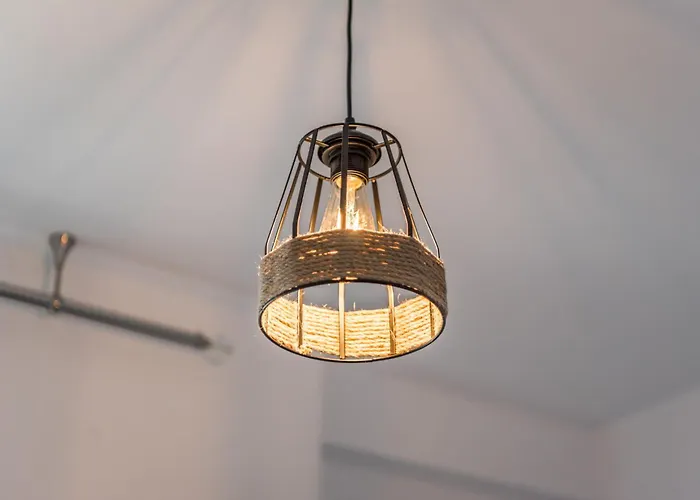 & Natural Light 2bdr Private Parking