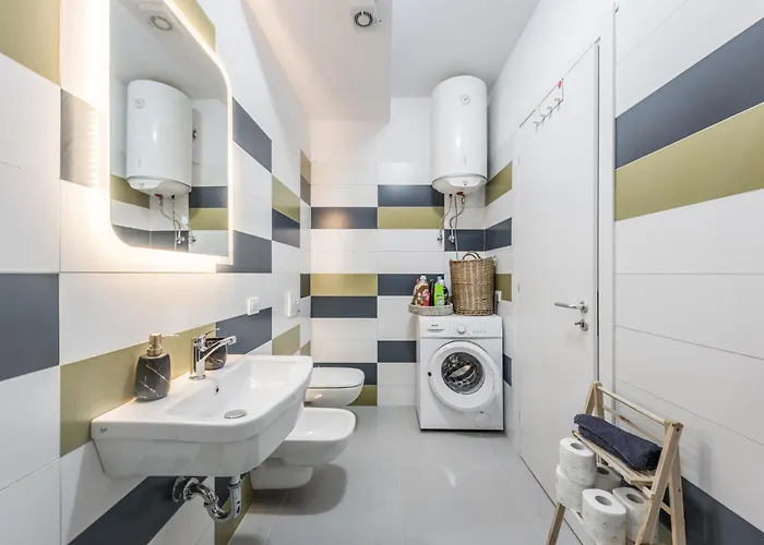 Διαμέρισμα & Natural Light 2bdr Private Parking