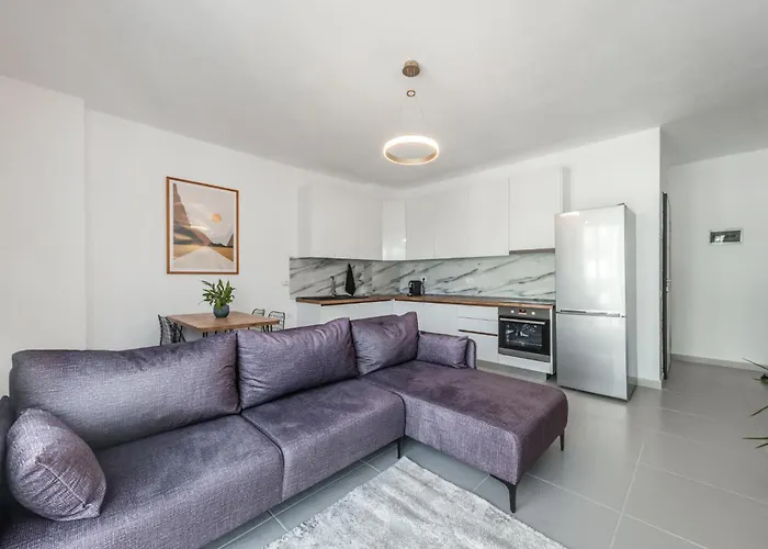 & Natural Light 2bdr Private Parking Διαμέρισμα *