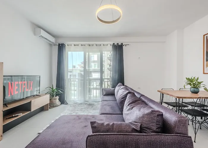 Διαμέρισμα & Natural Light 2bdr Private Parking