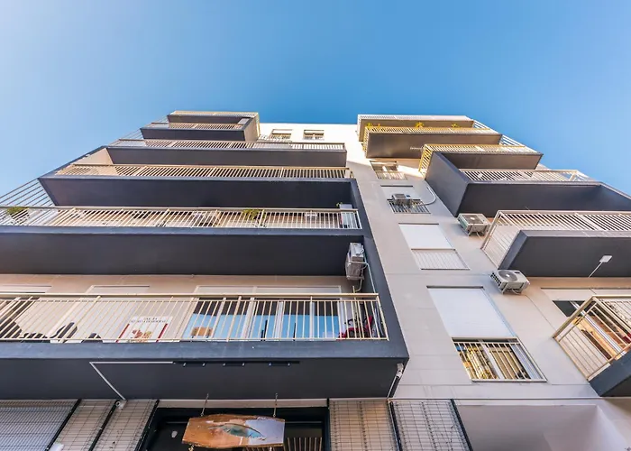 & Natural Light 2bdr Private Parking Τίρανα