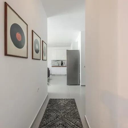 Appartement & Natural Light 2bdr Private Parking Tirana