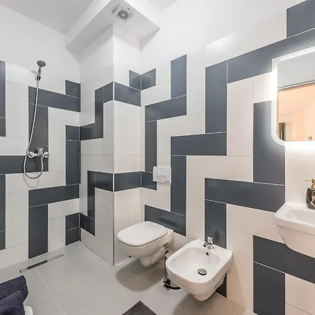 Lägenhet & Natural Light 2bdr Private Parking