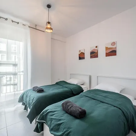 Appartement & Natural Light 2bdr Private Parking Tirana