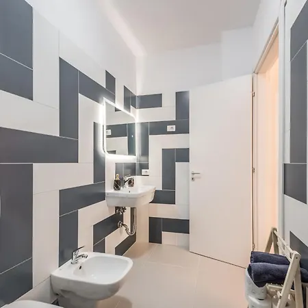 & Natural Light 2bdr Private Parking Appartement *