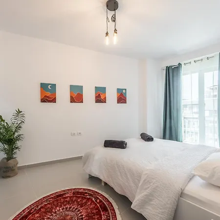 Appartement & Natural Light 2bdr Private Parking