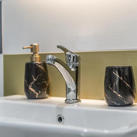 Lägenhet & Natural Light 2bdr Private Parking *