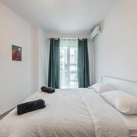 Appartement & Natural Light 2bdr Private Parking