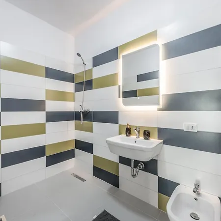 & Natural Light 2bdr Private Parking Appartement Tirana