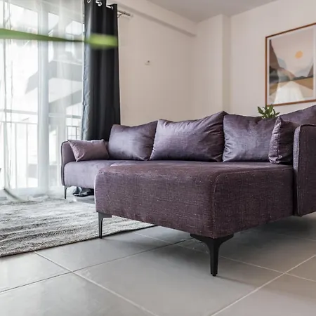 & Natural Light 2bdr Private Parking Appartement
