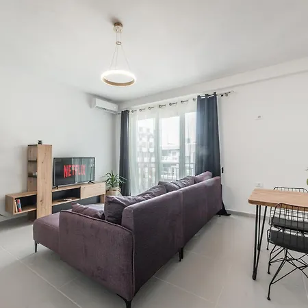 & Natural Light 2bdr Private Parking Appartement *