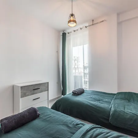& Natural Light 2bdr Private Parking Appartement