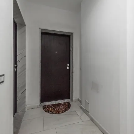 & Natural Light 2bdr Private Parking Tirana