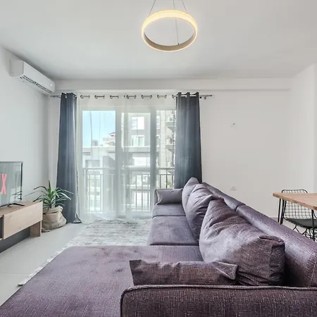Appartement & Natural Light 2bdr Private Parking