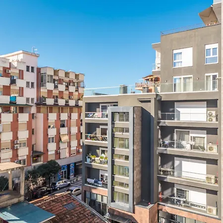 & Natural Light 2bdr Private Parking Tirana