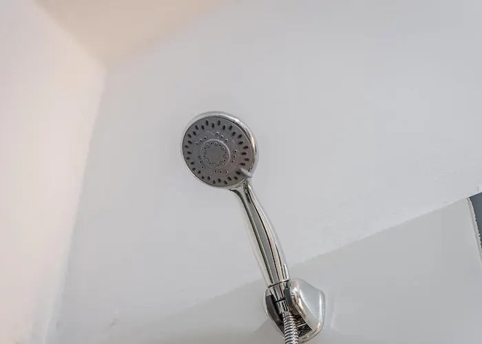 & Natural Light 2bdr Private Parking