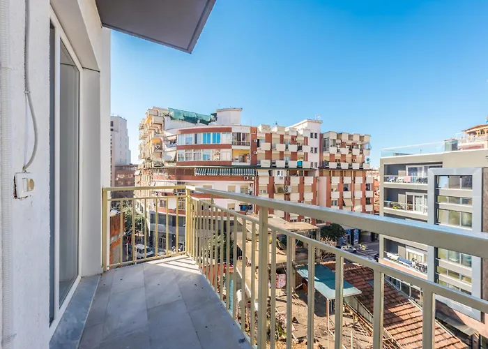 & Natural Light 2bdr Private Parking